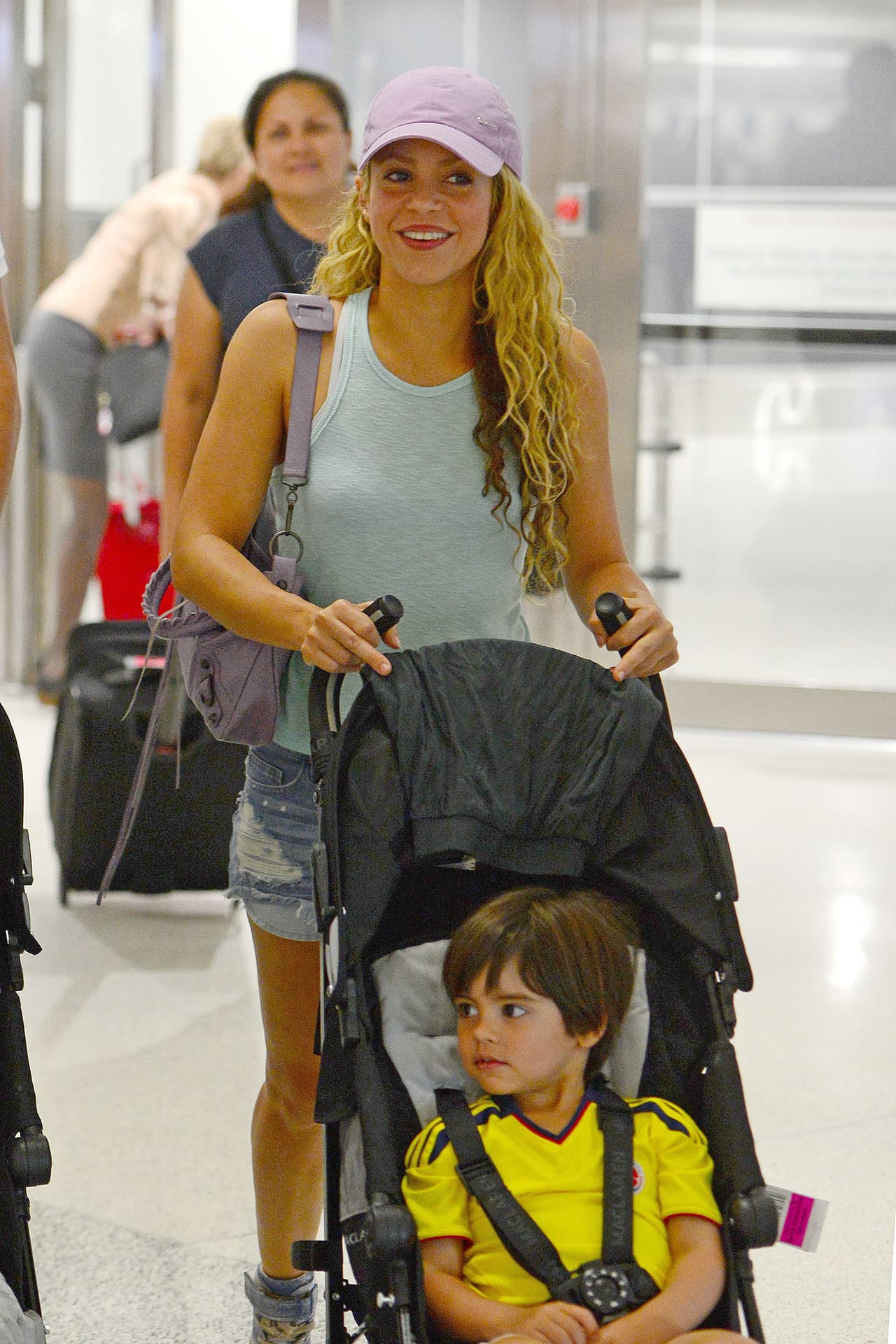 ¡Le encanta ser una mami súper consentidora con sus hijos!