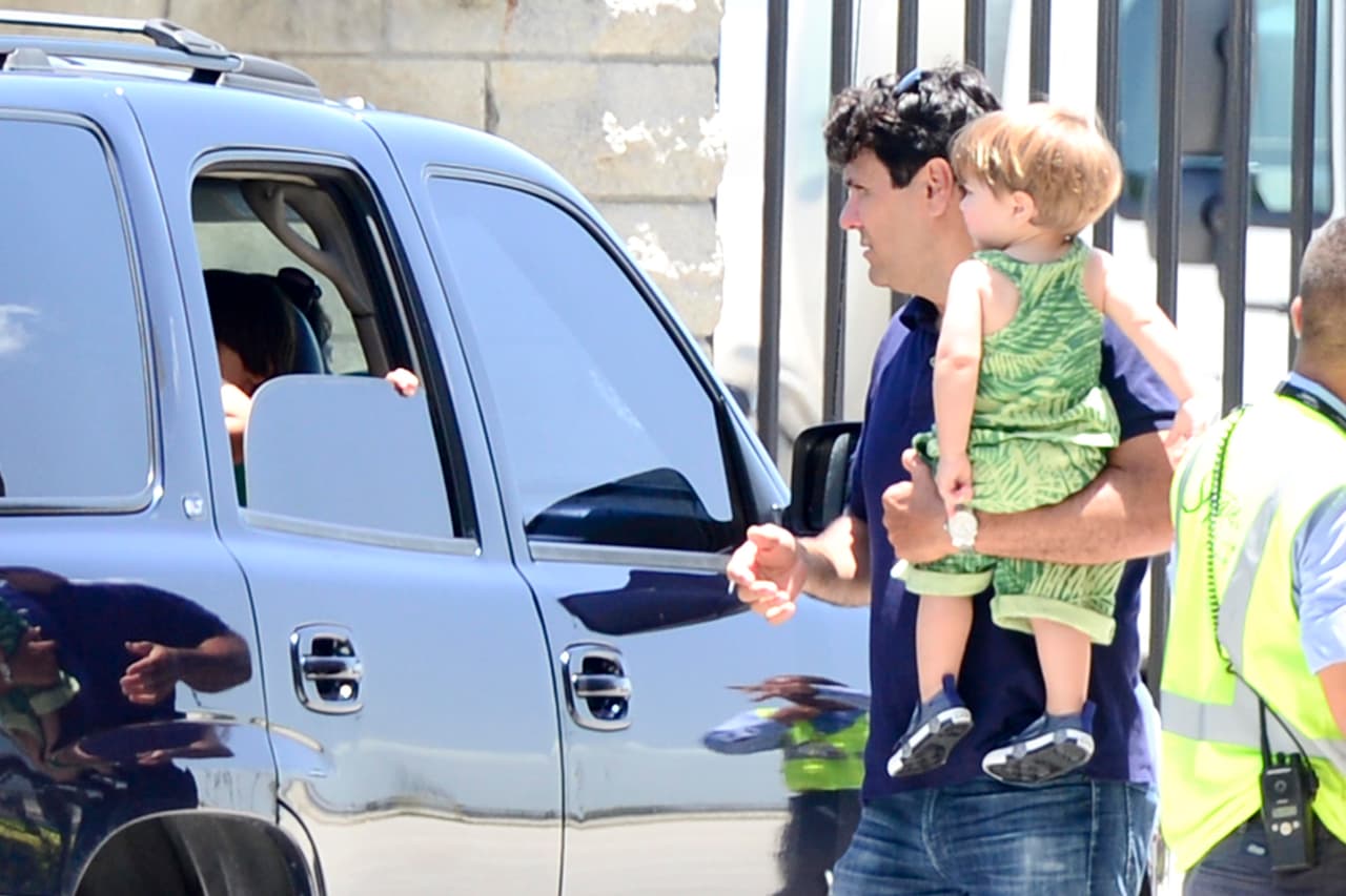 Esos son los momentos que sus peques Milán y Sasha más disfrutan, ya que ellos dos son la luz de los ojos de sus papis.