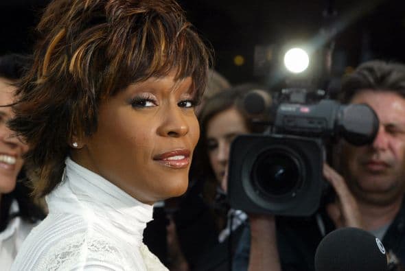 11 de febrero. Whitney Houston, 48 años. Cantante de música pop. Libro una dura batalla con las drogas. Se ahogó accidentalmente en su bañera.