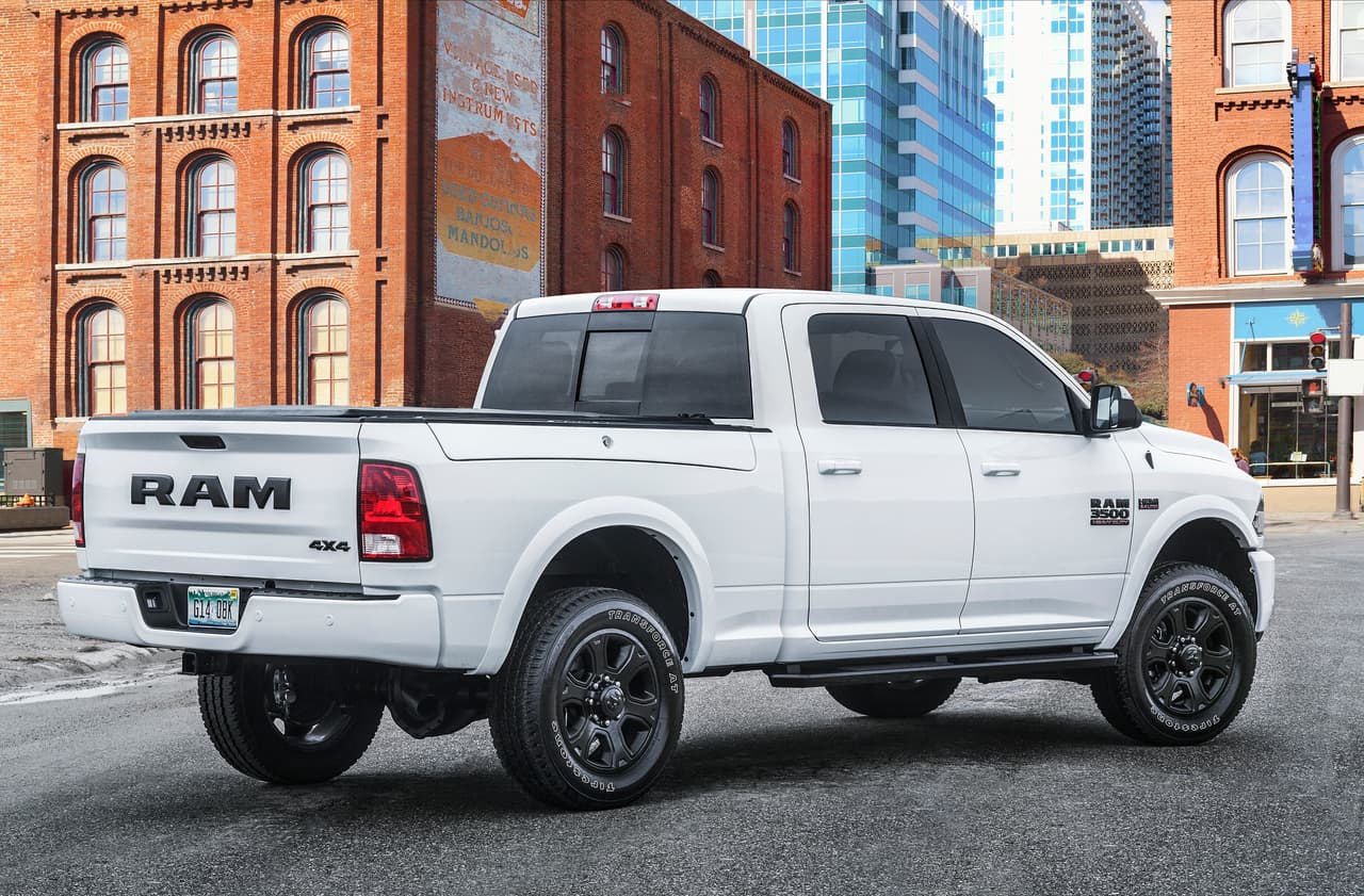 Ram expande la línea de sus Heavy Duty con el paquete Night