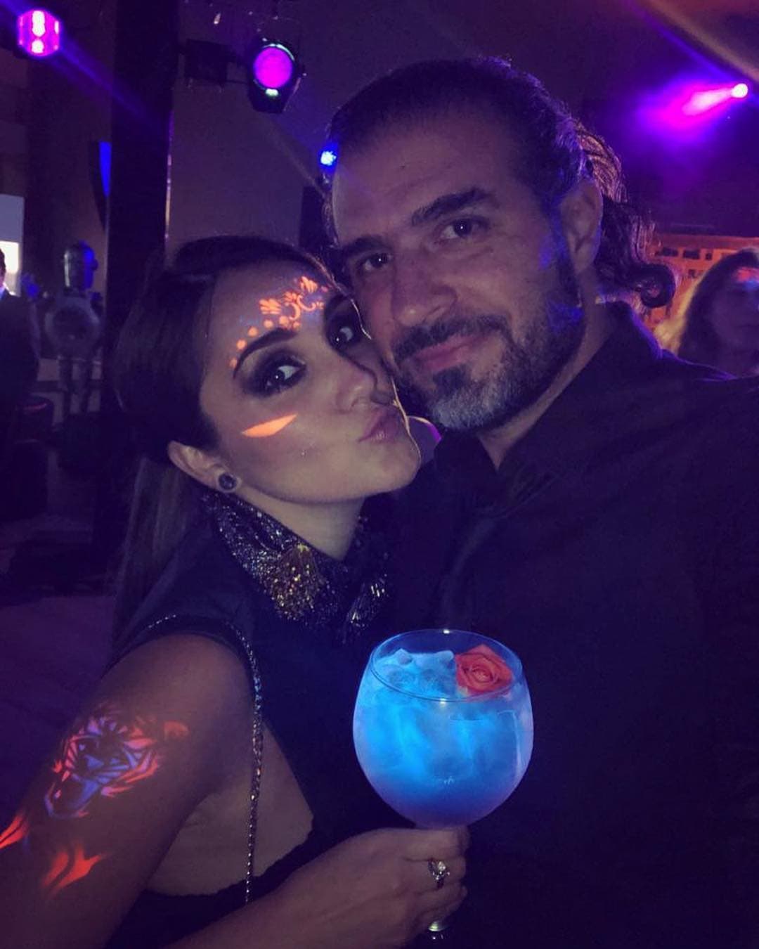 "No tengo vestido todavía [...] Si por mí fuera usaría uno porque me da flojera cambiarme, pero probablemente (use) uno para la iglesia y otro para la fiesta", comentó.