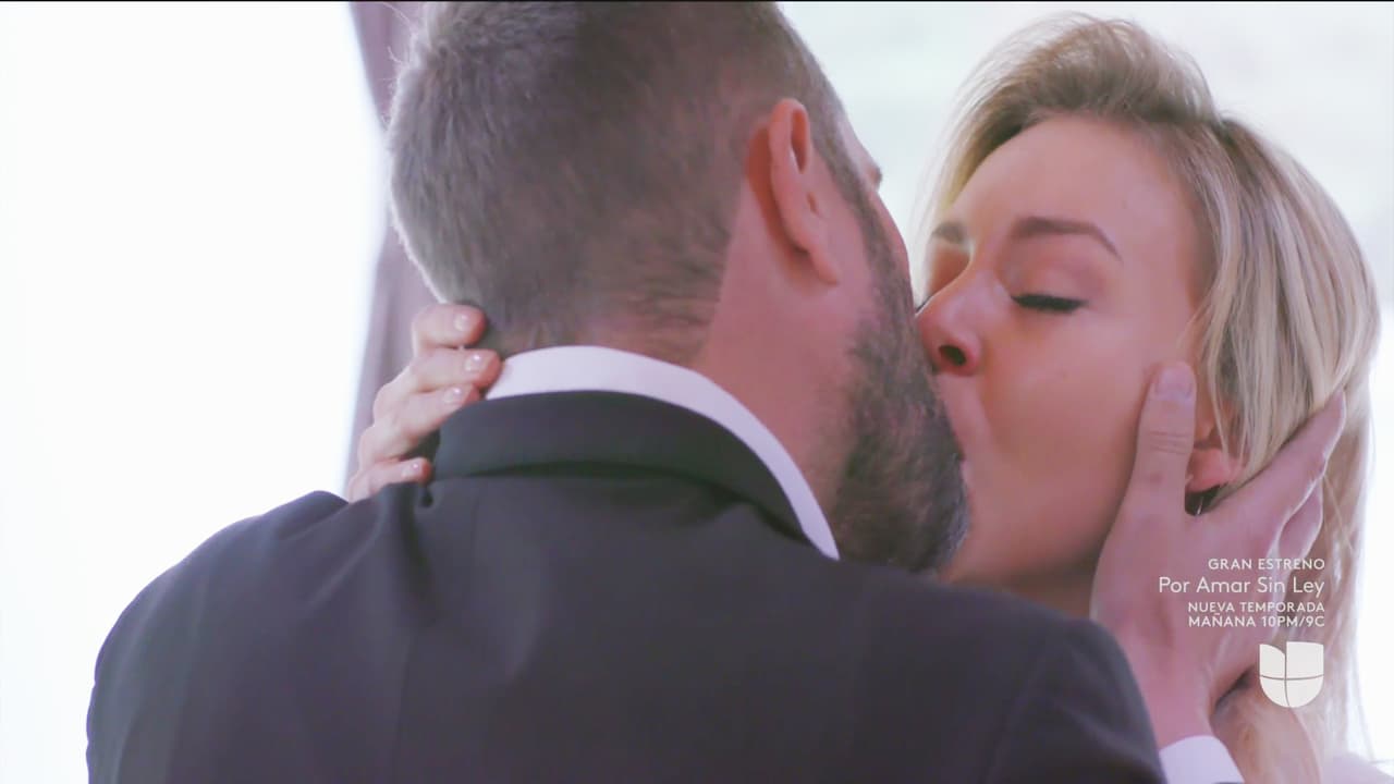 Ya sin rencores, comenzaron a besarse tiernamente.