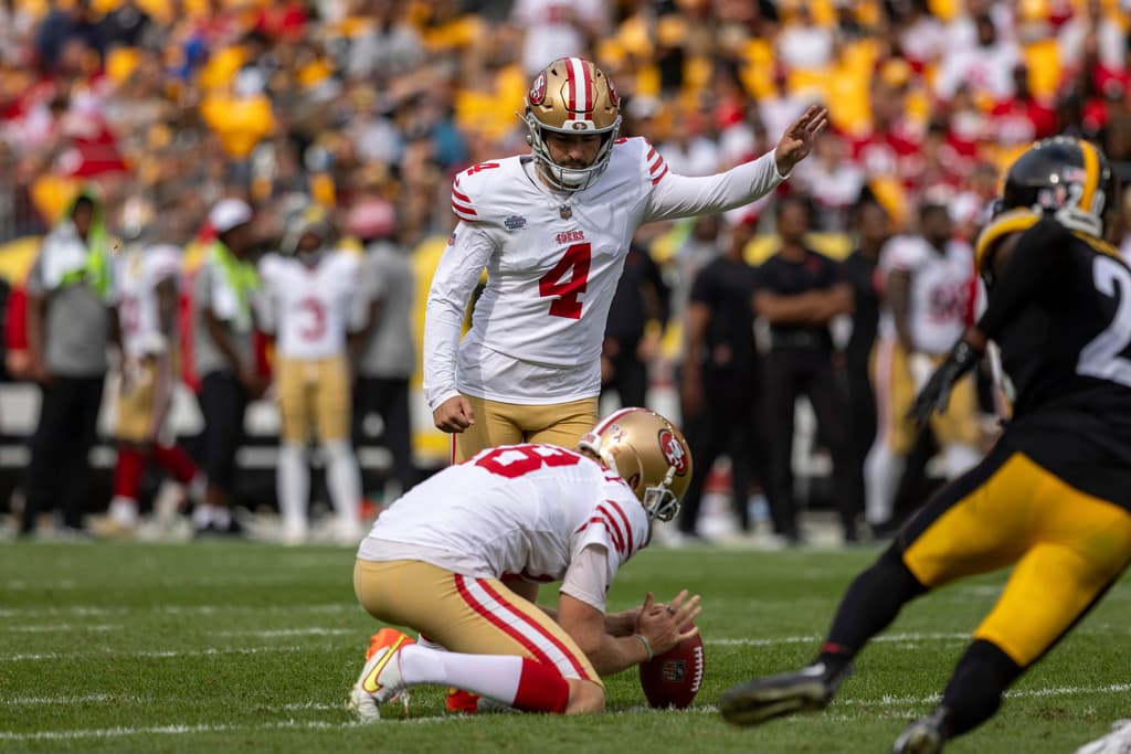 Hay muchas culpas para repartir. Mientras que el apoyador externo TJ Watt lució tan bien como siempre al conseguir tres capturas para empatar el récord de la franquicia de James Harrison de 80 1/2, los Steelers también permitieron que la estrella de San Francisco, Christian McCaffrey, acumulara 152 yardas por tierra, 65 de ellas en un sprint por la banda en la segunda jugada de la segunda mitad que efectivamente puso el juego fuera de su alcance.
<br>