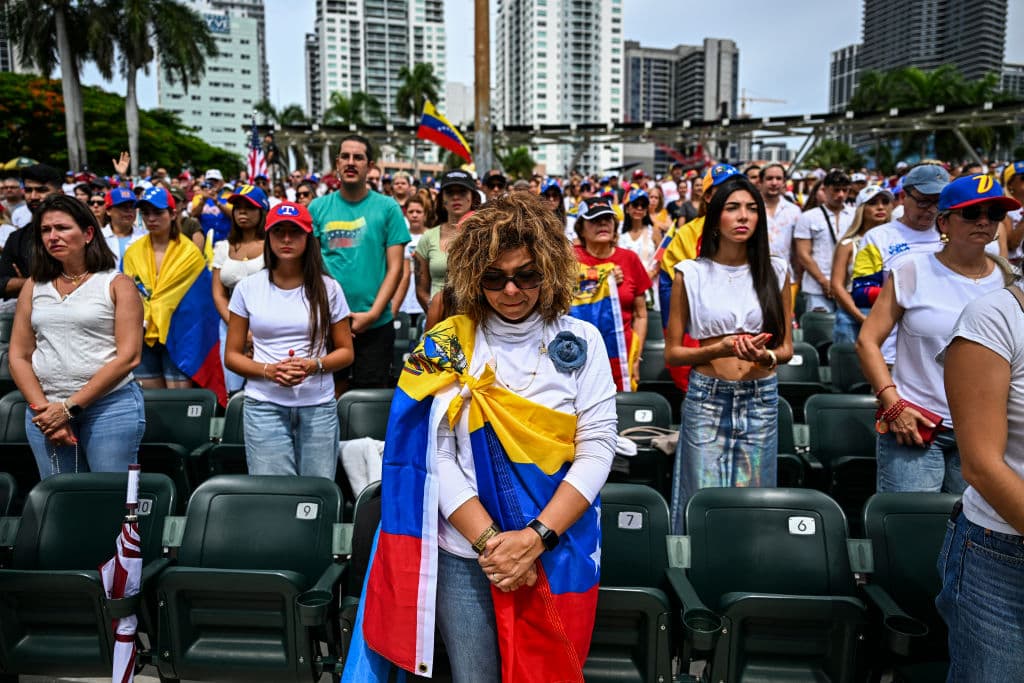 "Libertad", "Hasta el final", "Ni un muerto más" y "abajo las cadenas" fueron algunas de las consignas gritadas a lo largo de las más de tres horas que duró el encuentro.