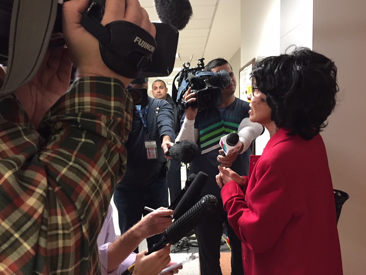 La madre de Ryan Crawford, Nellie, asegura que ha sido muy frustrante para su hijo esperar tantos años para poder reunirse con él.