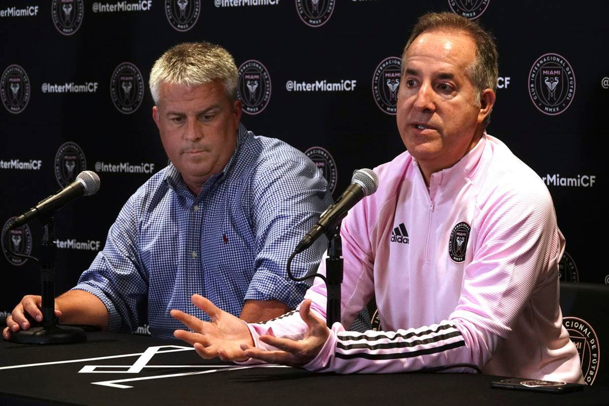 La liga sigue investigando el impacto que el COVID-19 puede tener, junto con la fuerza médica y los oficiales de salud pública.