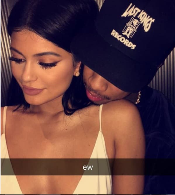 Si Kim es muy hot con su pareja, su hermanita Kilye también lo trae en los genes y así presumió su amor con el rapero Tyga.