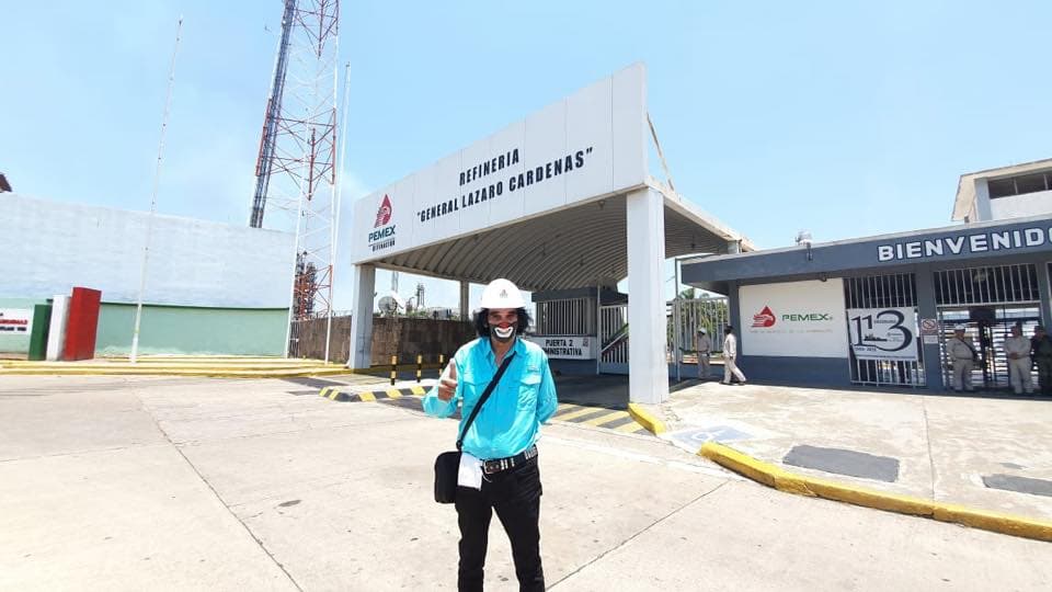 Ante los señalamientos que lo acusaban de haber entrado a las instalaciones sin autorización, Cepillín se defendió: "
<b><a href="https://www.univision.com/famosos/yo-no-soy-ratero-el-payaso-cepillin-se-mete-en-aprietos-por-entrar-a-una-refineria-mexicana-fotos">Yo no soy ratero</a></b>, yo entré como un personaje para decir que qué bello es que tengamos refinerías porque me da una tristeza que se hayan cerrado tantas refinerías", explicó en entrevista con el programa 
<a href="https://twitter.com/deprimeramano/status/1171901603500019712?s=20" target="_blank">'De primera mano'</a>.