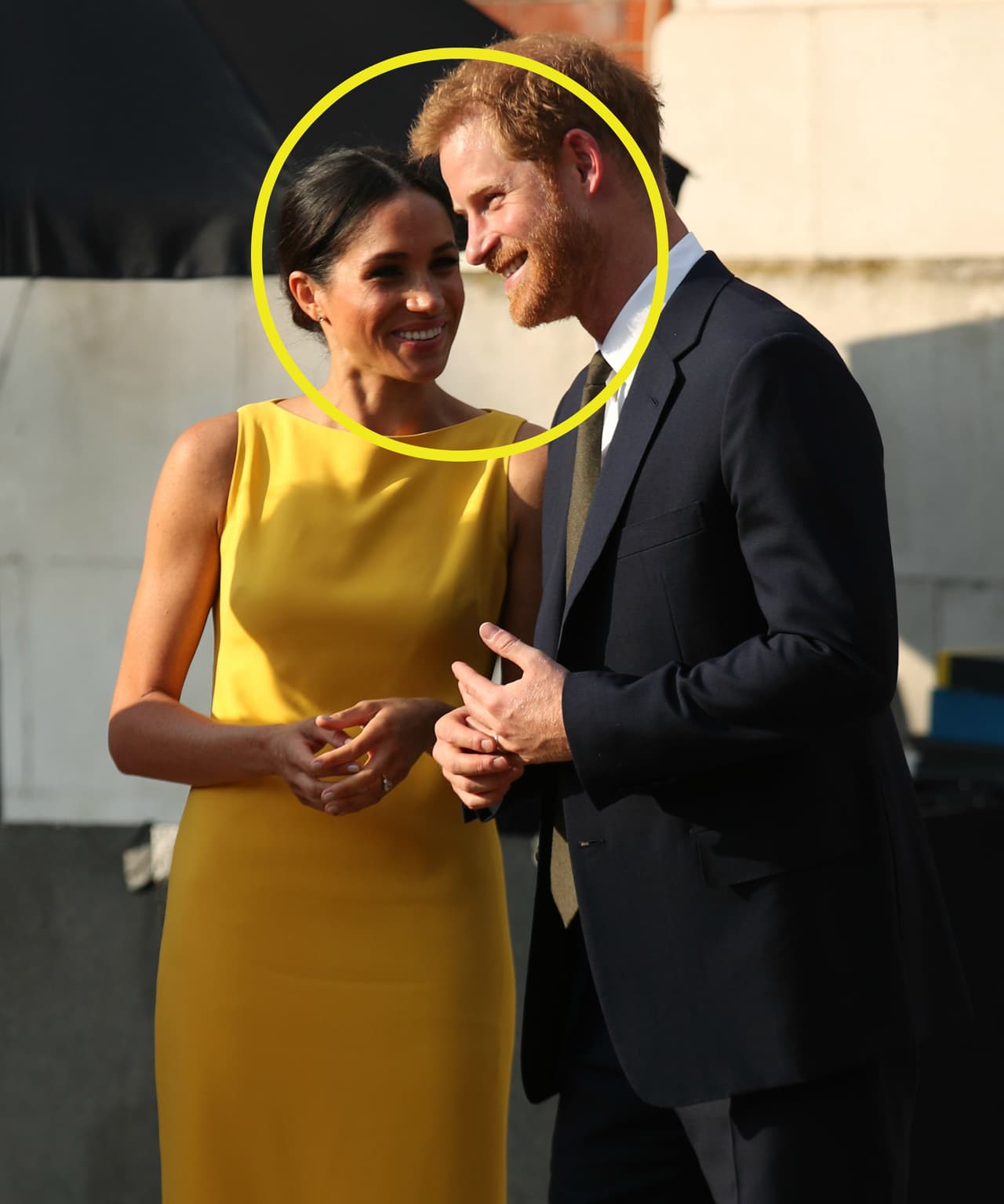 Julio 5, 2018. Se dicen cosas en secreto frente a los demás.