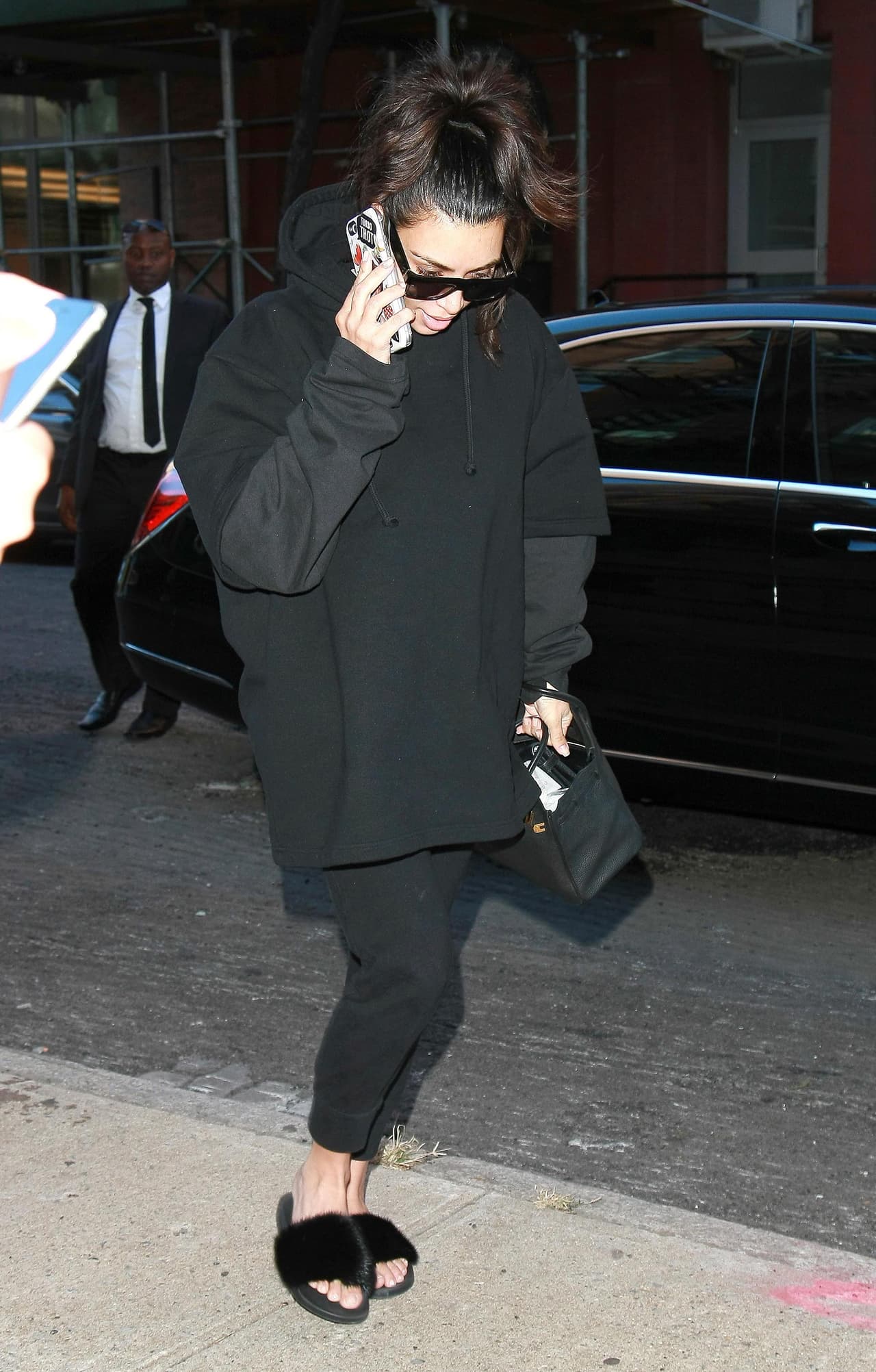 Pero los fotógrafos le cerraron el paso.