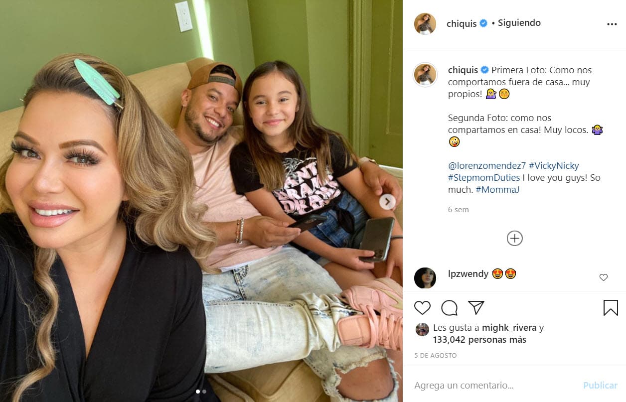El 5 de agosto Chiquis mostró un par de imágenes donde también aparece 
<b>Vicky, la hija de Lorenzo.</b>
<br>