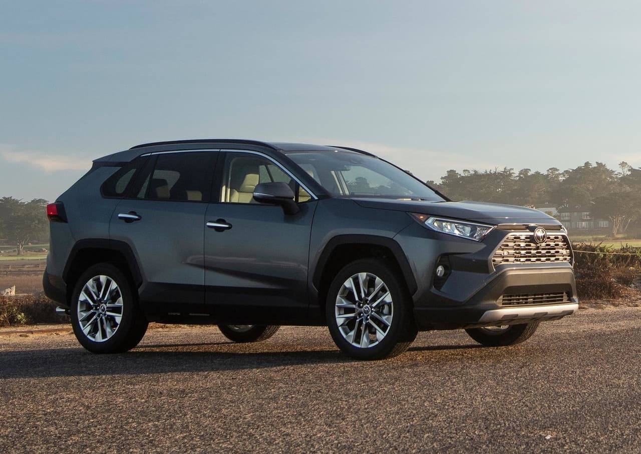 <h3 class="cms-H3-H3"><b>Si compras un modelo 2020</b></h3>
<br>
<br>
<b>Precio inicial:</b> $25,950
<br>
<b>Costo real de propiedad después de 5 años:</b> $40,785
<br>
<b>Depreciación después de 15 años:</b> $22,782
<br>
<b>Valor del vehículo en 2035:</b> $3,168