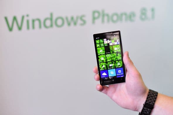 6. LUMIA 930. Uno de los primeros lanzamientos de Nokia bajo la administración de Microsoft. Cuenta con sistema operativo Windows 8.1 y cámara de 20 megapixeles.