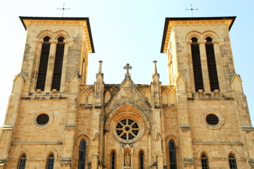 Arzobispo de San Antonio suspende la misa de fin de semana en la catedral 