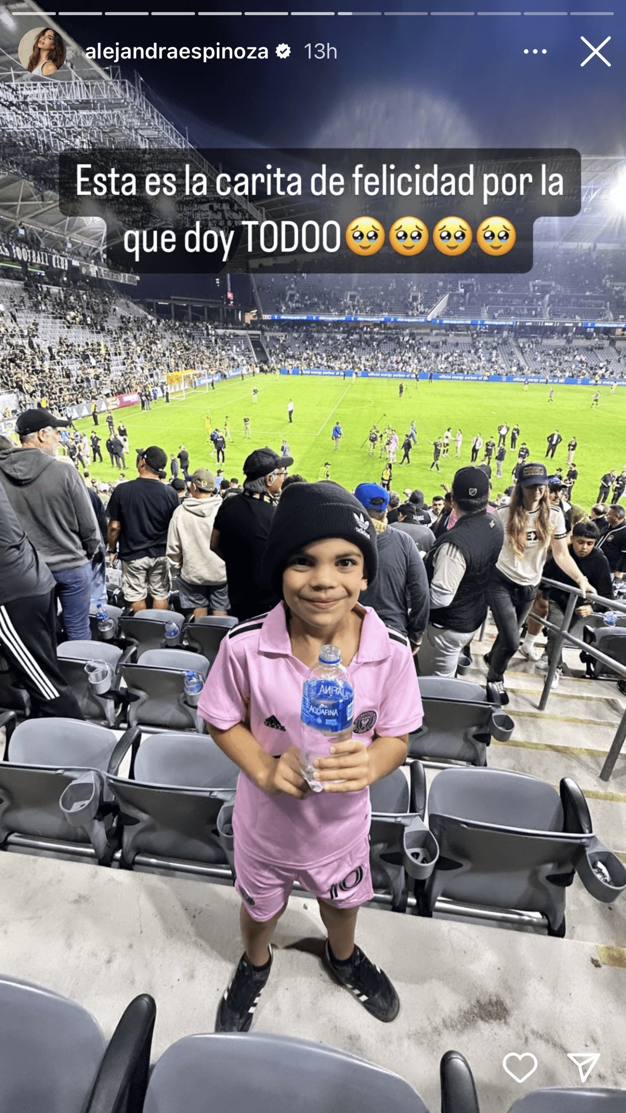 “Esta es la carita de felicidad por la que doy todo”, indicó ella sobre una postal de Matteo sonriendo. Él llevaba puesto justo un uniforme con el número 10, que es el que Messi porta.