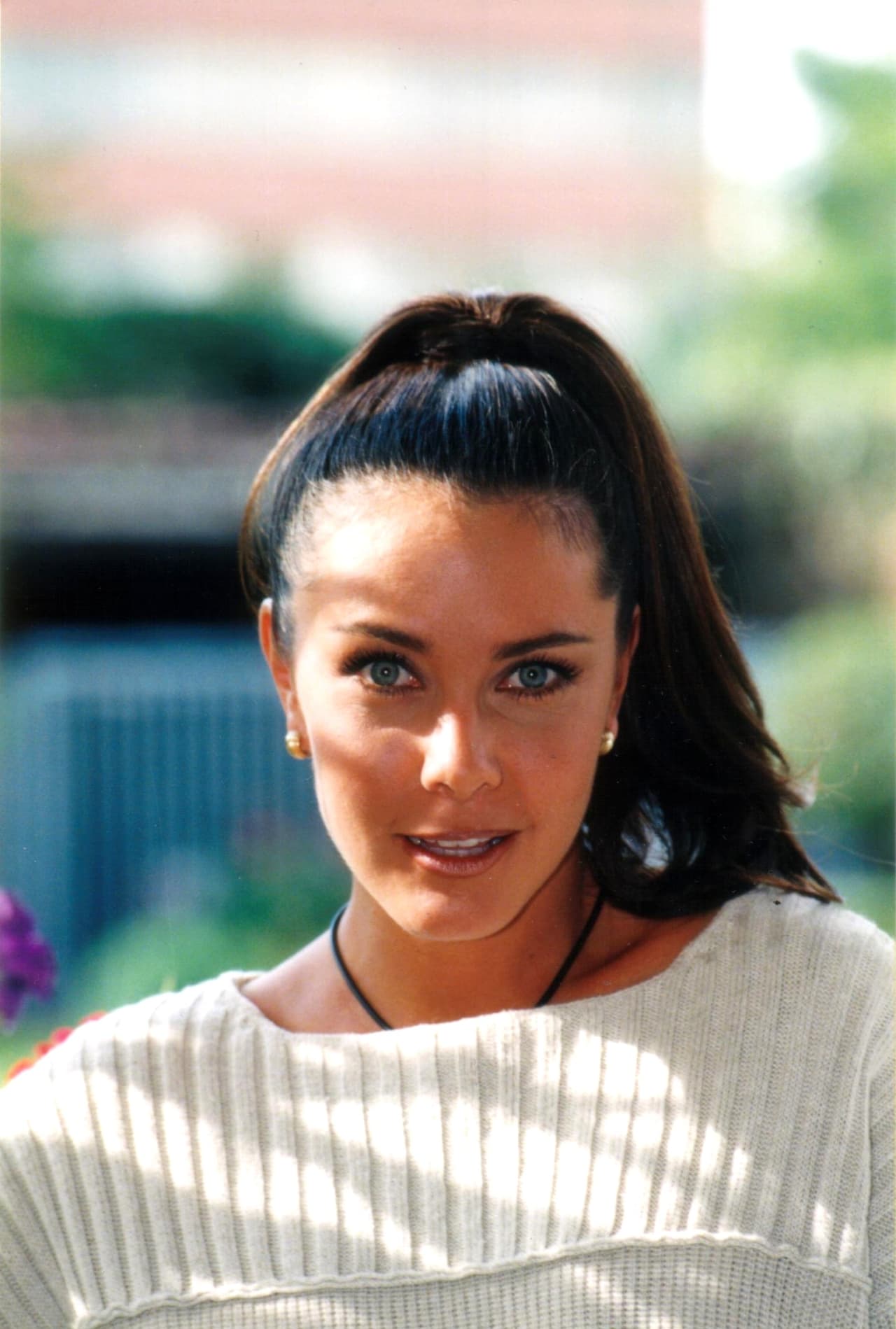 En 1996, Sabine comenzó su trayectoria artística, pero fue dos años más tarde cuando tuvo su primer papel en la telenovela ‘El privilegio de amar’, donde encarnó a Lorenza Torres.