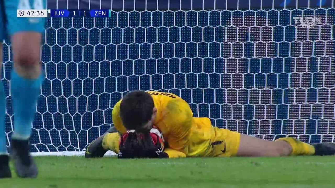 ¡TIRO ATAJADO! disparo por Federico Bernardeschi.