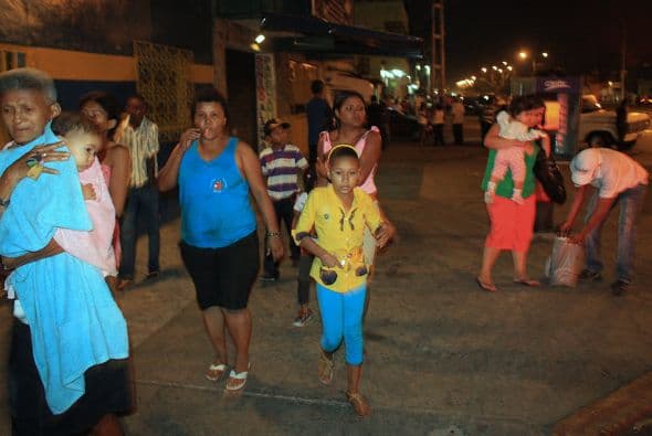 Debido a las explosiones, el desalojo de habitantes se realizó a la brevedad en al menos un radio de entre cuatro a cinco kilómetros.