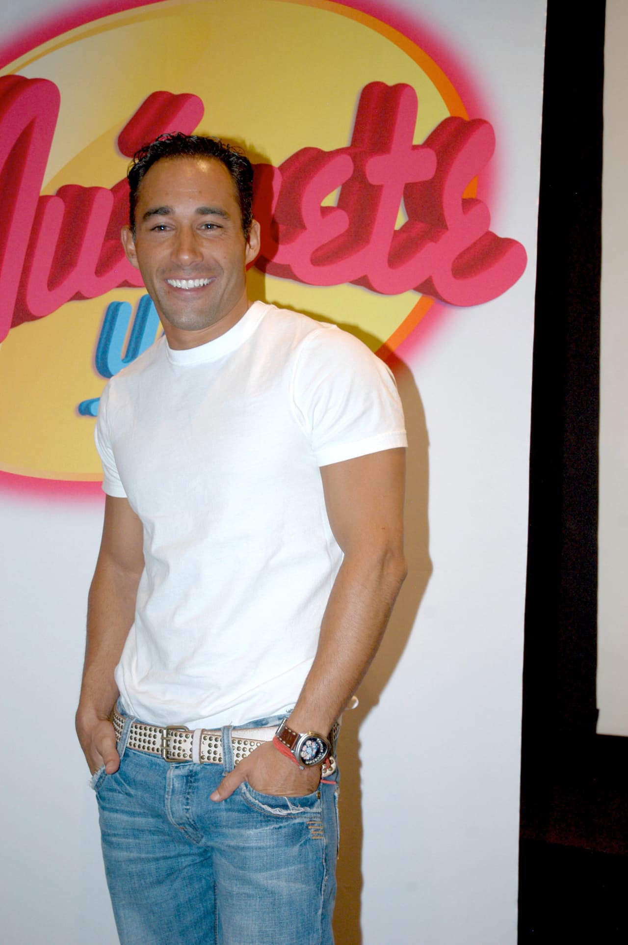 El conductor Juan José Ulloa también llegó al matutino en el 2000. Sin embargo, quedó fuera en el 2002, aunque regresó al siguiente año para conducir la versión sabatina de Hoy, la cual salió del aire en 2006.