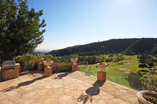 También, donde supuestamente se mantiene resguardada ante todo este escándalo.