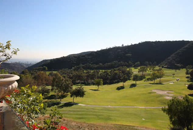 También a las montañas y más allá, la bahía de Santa Monica.