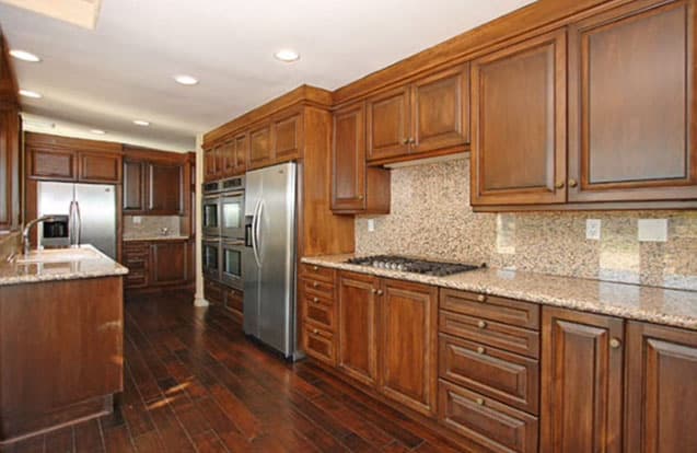 Tiene cuatro hornos en la cocina.