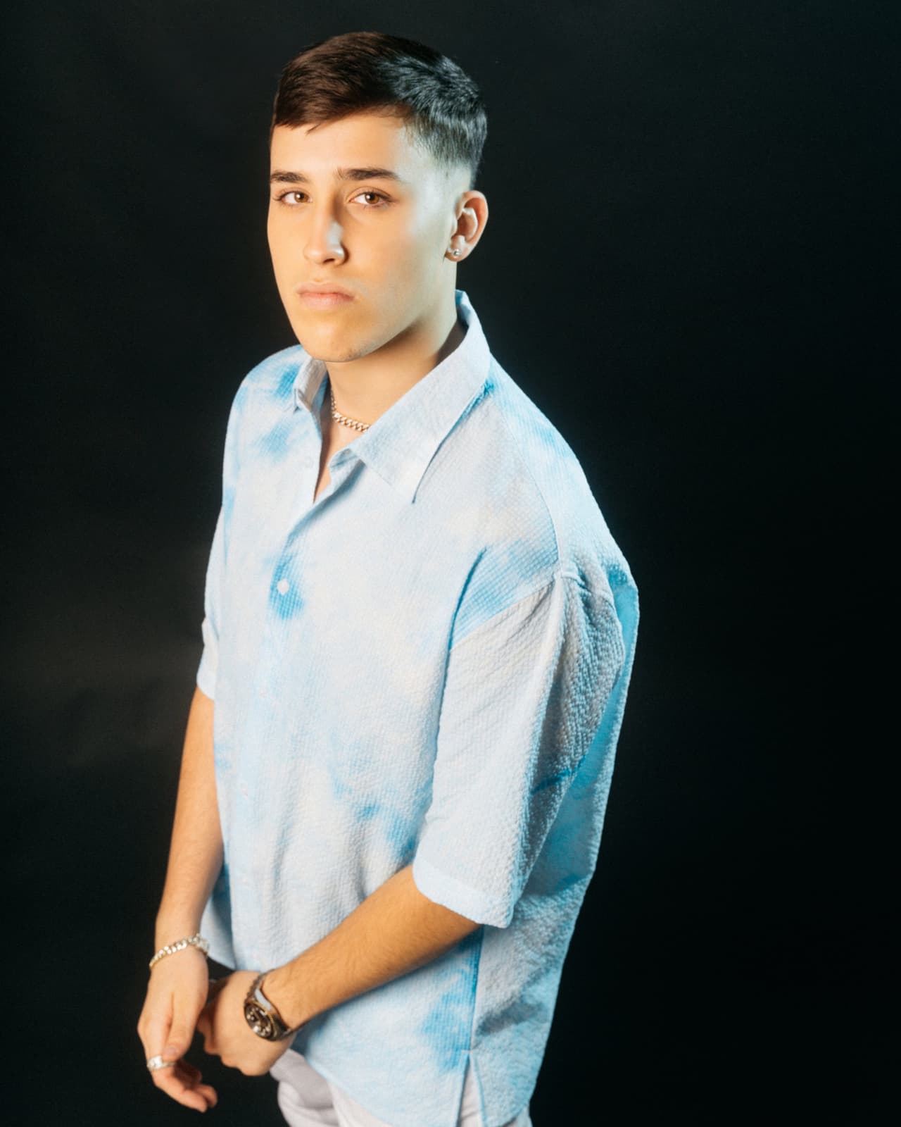 El puertorriqueño, sigue dando pasos agigantados en su carrera internacional con su voz, por eso es un artista ’ON THE RISE’ de Uforia.