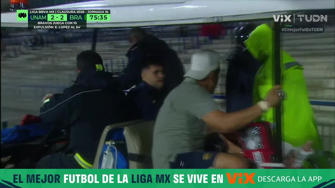 Así sale Alan Medina del Estadio Olímpico directo al hospital para realizarle estudios