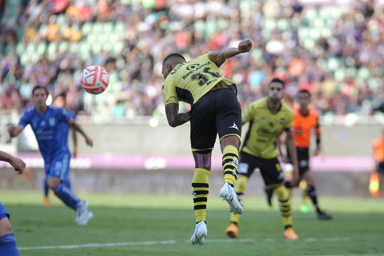 Tigres lograron su primer triunfo de la temporada tras imponerse a Mazatlán que no aprovechó que el rival sufrió la expulsión de Córdova.