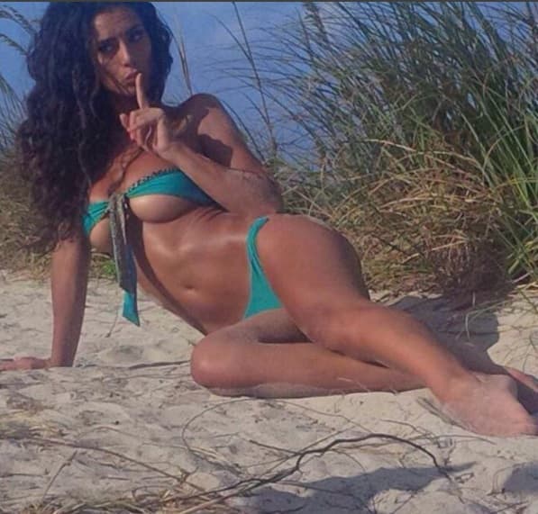 <b><a href="http://www.univision.com/entretenimiento/marc-anthony-reaparece-de-la-mano-con-la-modelo-italiana-raffaella-modugno">La modelo internacional</a></b> ha acompañado a
<b><a href="http://www.univision.com/shows/noticiero-univision/marc-anthony-le-dice-a-donald-trump-que-cierre-su-maldita-boca-sobre-la-nfl-y-le-preste-atencion-a-puerto-rico-video">Marc</a></b>
<a href="http://www.univision.com/shows/noticiero-univision/marc-anthony-le-dice-a-donald-trump-que-cierre-su-maldita-boca-sobre-la-nfl-y-le-preste-atencion-a-puerto-rico-video"> </a>en los momentos más dificiles del último semestre de vida, pues Raffaella estuvo a lado del salsero en la enfermedad y muerte de su madre y hoy es su pilar para apoyar en la reconstrucción de Puerto Rico.
<br>