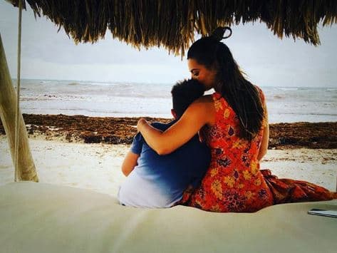 Cecilia señaló que como padres deberán ver la manera de apoyar a su hijo: "Hay que ver la forma en que 
<b>podemos negociar entre nosotros y él </b>(Santiago)".
<br>