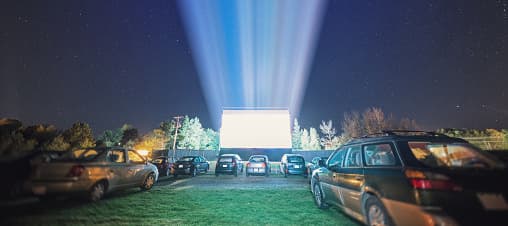 Abren nuevo autocine cerca de Austin justo a tiempo para celebrar el Día de San Valentín