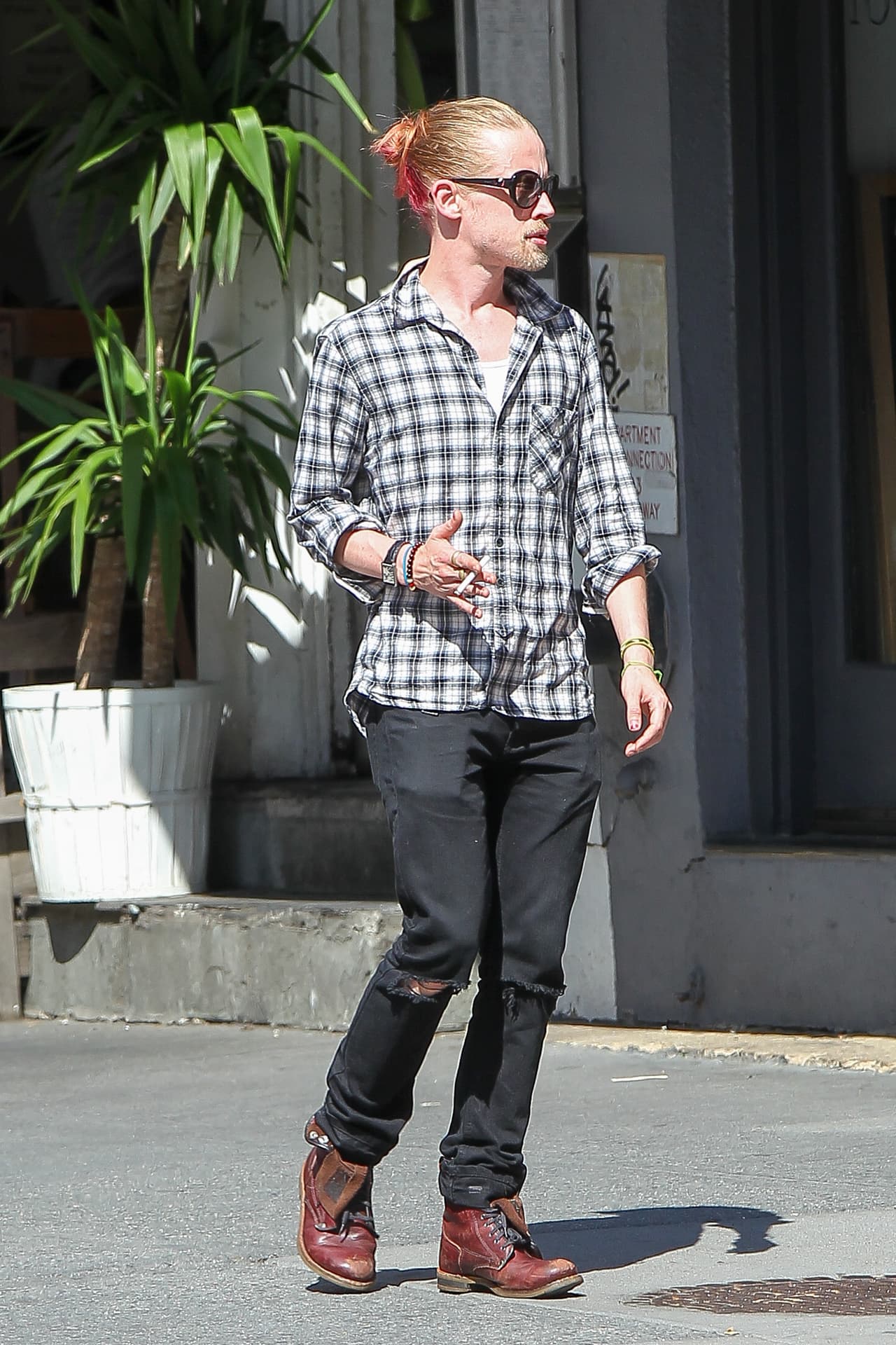 Como podrán darse cuenta, Culkin luce cansado, demacrado y extremadamente delgado.