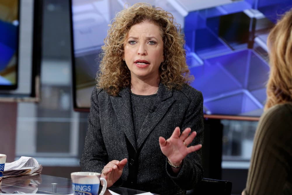 Debbie Wasserman Schultz, la mujer al centro de las tensiones del Partido Demócrata