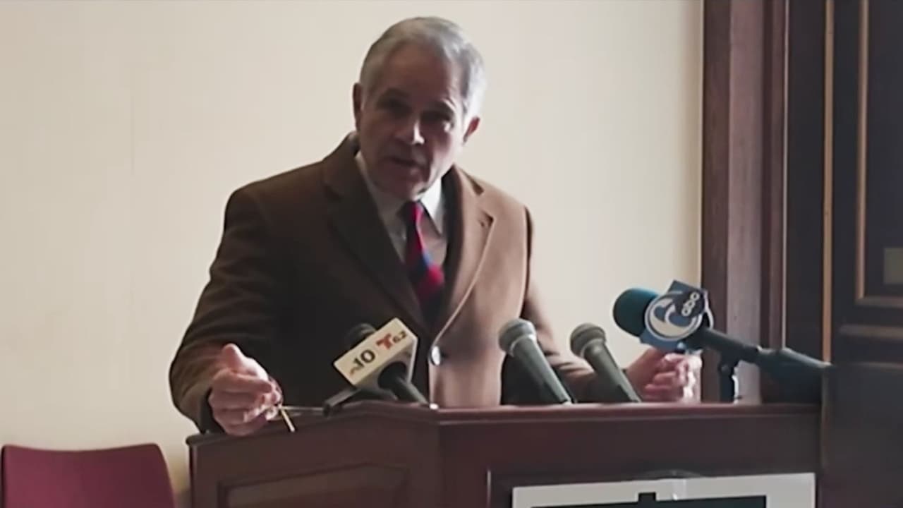 Larry Krasner se une a fiscales para demandar a agentes federales que cometan crímenes