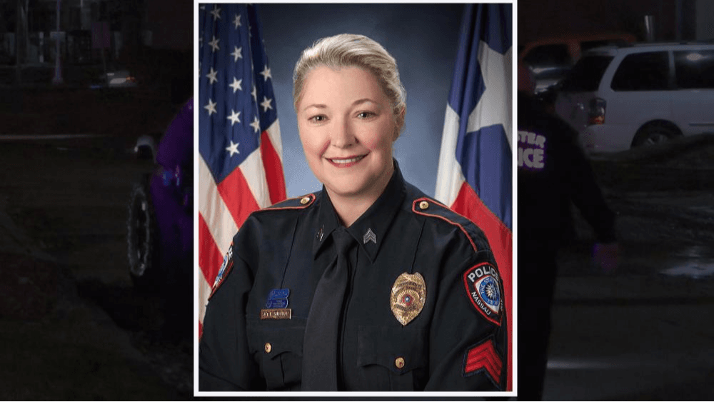 El 10 de diciembre por la noche, solo cuatro días después del 
<b><a href="https://www.univision.com/local/houston-kxln/muere-el-oficial-de-policia-que-fue-baleado-por-un-hispano-al-este-de-houston">asesinato del oficial Brewster,</a></b> la sargento 
<b><a href="https://www.univision.com/local/houston-kxln/muere-oficial-de-policia-de-nassau-bay-que-fue-arrollada-durante-parada-de-trafico">Kaila Sullivan,</a></b> de 43 años y vinculada a la Policía de Nassau Bay, en el sureste de Houston, fue arrollada por un sospechoso al que intentaba detener y fue declarada muerta en la escena. El sospechoso, identificado como 
<b>Tavores Henderson,</b> huyó de la escena y estuvo prófugo por dos días, pero lo arrestaron y 
<b><a href="https://www.univision.com/local/houston-kxln/elevan-a-asesinato-castigable-con-la-pena-de-muerte-el-cargo-contra-tavores-dewayne-henderson-video">se encuentra preso bajo cargos de asesinato con posibilidad de pena capital.</a></b>