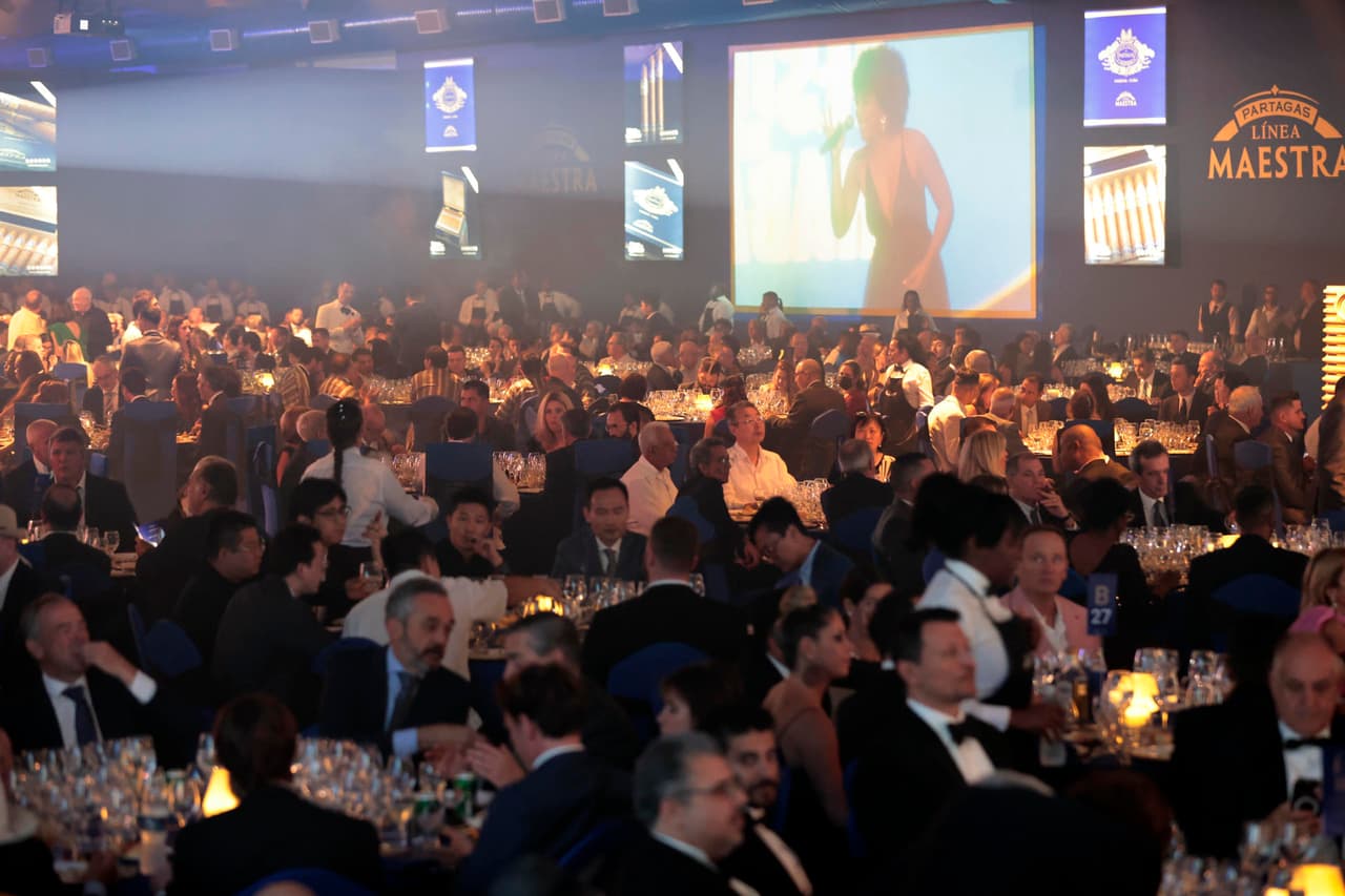 La empresa tabaquera hispano-cubana Habanos recaudó este sábado un récord de 11.9 millones de dólares en la subasta benéfica que puso fin al XXIII Festival del Habano. Es la mayor cifra lograda hasta la fecha en iniciativas de esta compañía.