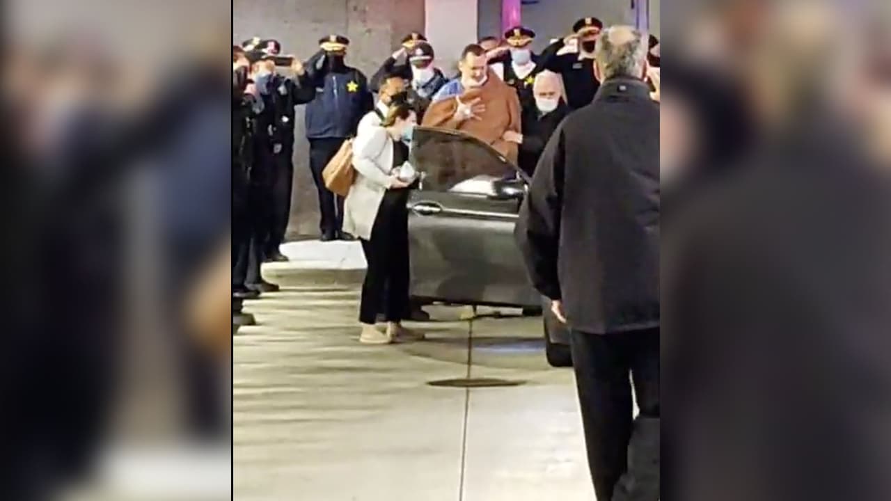 Además de disparar al oficial, el sujeto disparó al guardia de seguridad de las instalaciones, quien se encuentra en un estado grave.