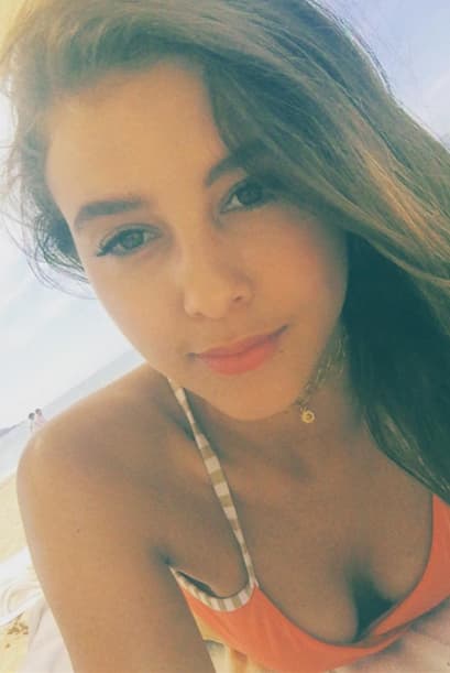 "El disco que estoy preparando para ustedes va un poquito por ahí. Es muy personal y creo que 
<b><a href="https://www.univision.com/shows/hoy/para-paulina-goto-su-nuevo-proyecto-es-importante-para-explicar-que-la-violencia-fisica-no-es-la-unica-video" target="_blank">mostrarnos vulnerables</a></b> es mucho más valiente que fingir que todo es perfecto, porque conectamos".