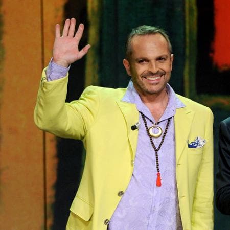 Siete meses después se convirtió en papá de Telmo e Ivo, pero no lo dio a conocer 
<a href="https://www.univision.com/shows/despierta-america/miguel-bose-confirma-que-es-papa-de-cuatro"><b>hasta 2013</b>.</a>
<br>