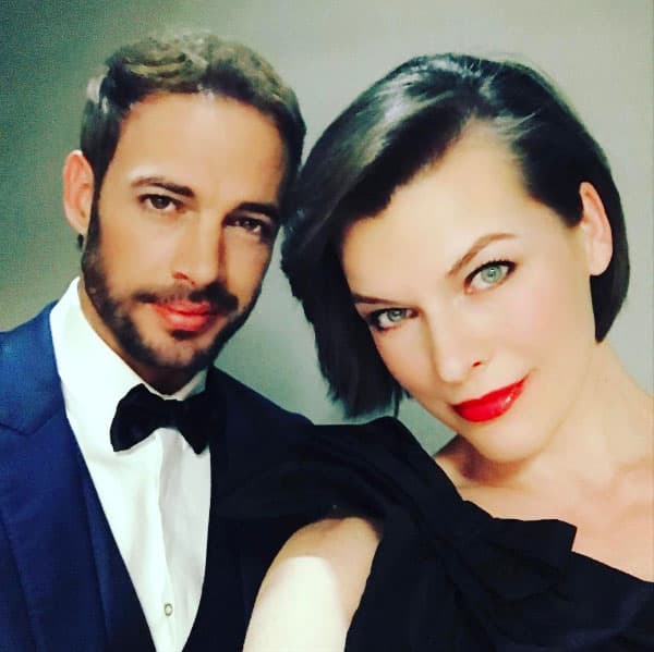 En donde compartió créditos con la guapa actriz y modelo Milla Jovovich, la protagonista.