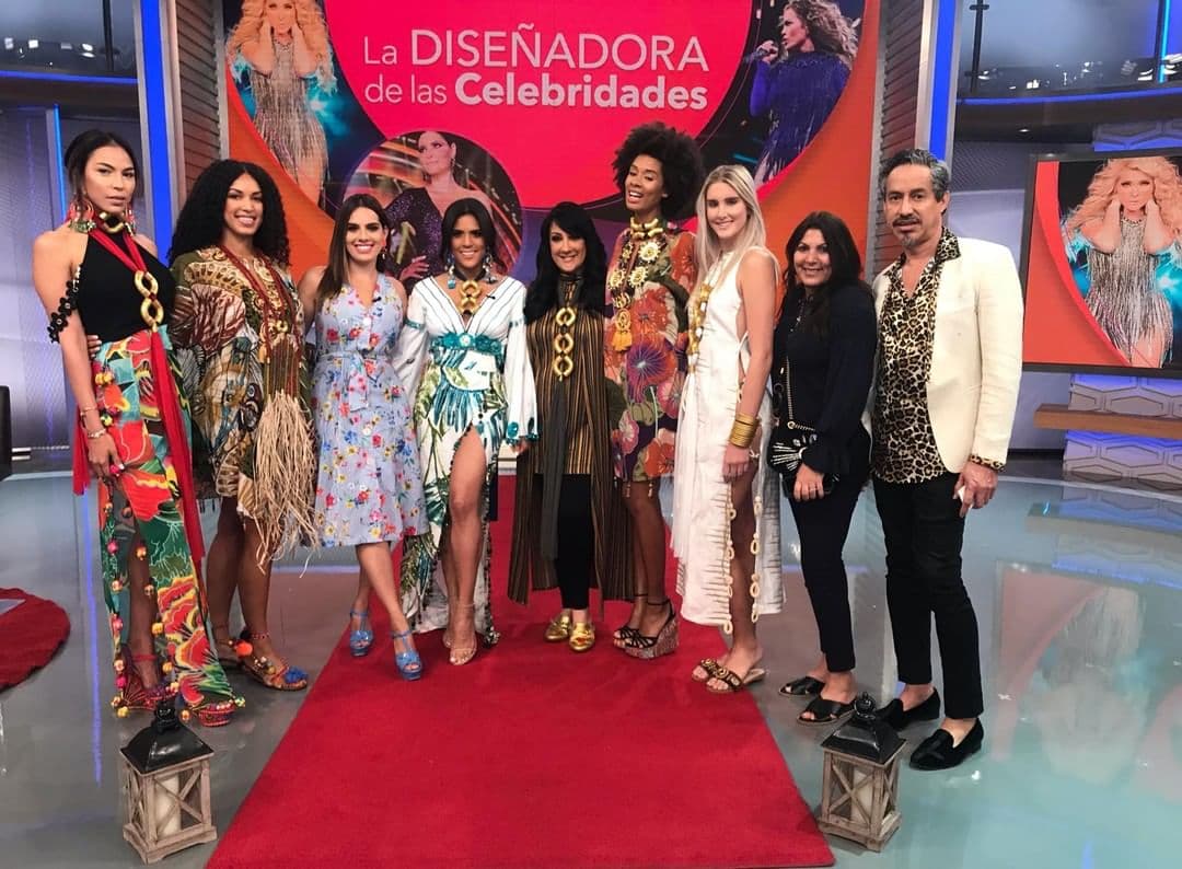 La artista de la moda que
<a href="https://www.univision.com/entretenimiento/conoce-a-la-disenadora-latina-mas-codiciada-por-las-famosas-que-te-gustan" target="_blank">ha vestido a celebridades como JLo y Thalía</a> se presentó en Despierta América con un adelanto de lo que llevará al desfile, y por supuesto Francisca Lachapel caminó por la pasarela.
<br>