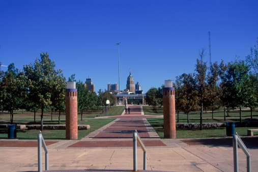 Ofrecen becas universitarias para inmigrantes indocumentados en San Antonio