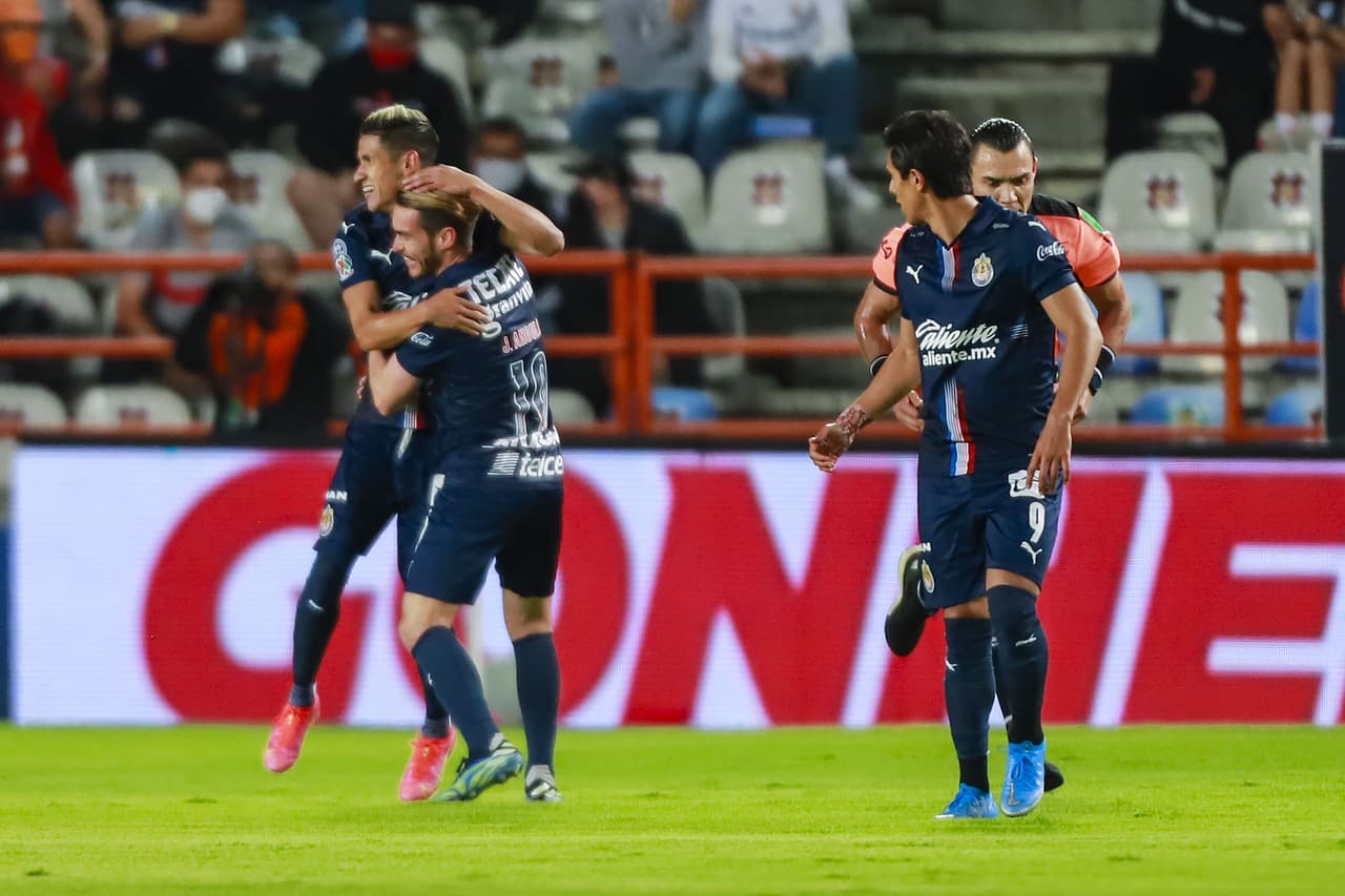 Pachuca vino de atrás y con doblete de Murillo se impuso a Chivas y lograron el boleto a Cuartos de Final donde enfrentarán al América.