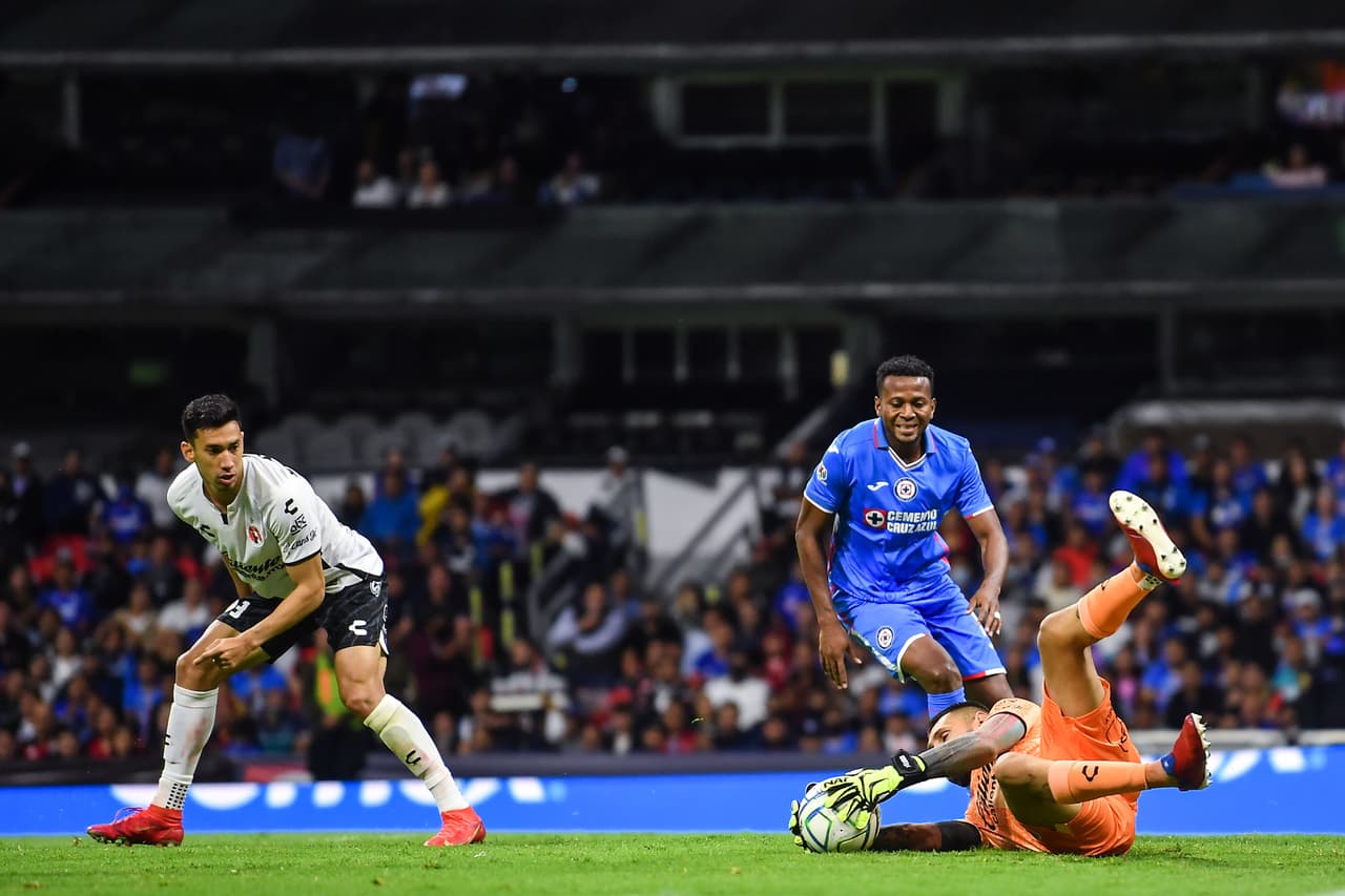 Los Xolos sorprendieron a Cruz Azul en el Azteca y ya son cuartos en la clasificación.