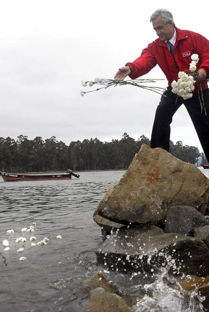 Un año después, Gutiérrez aún sigue buscando algún rastro de su hijo en momentos en que el pueblo chileno quiere hacer las paces con un capítulo doloroso de su vida.