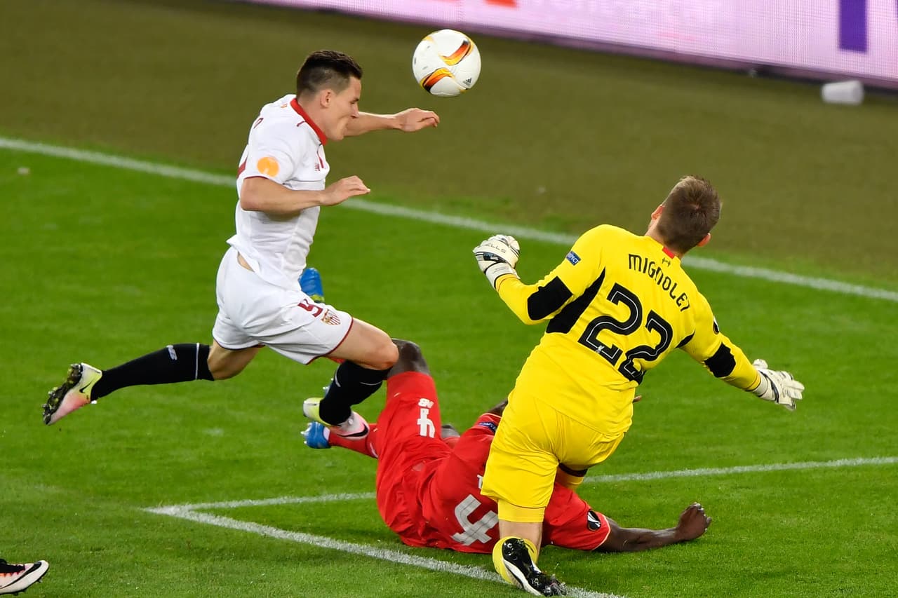 Kevin Gameiro aprovecharía un balón a modo y la floja marca de los ingleses para igualar los cartones.