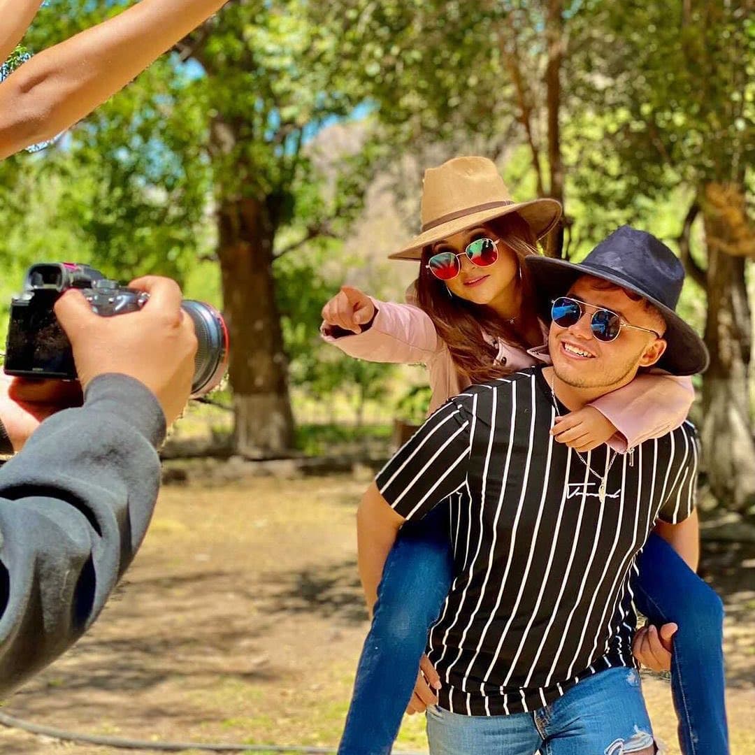 A pesar de estar enfocada en sus estudios, el pasado mes de mayo hizo un espacio y colaboró con la agrupación La Monarquía Norteña.