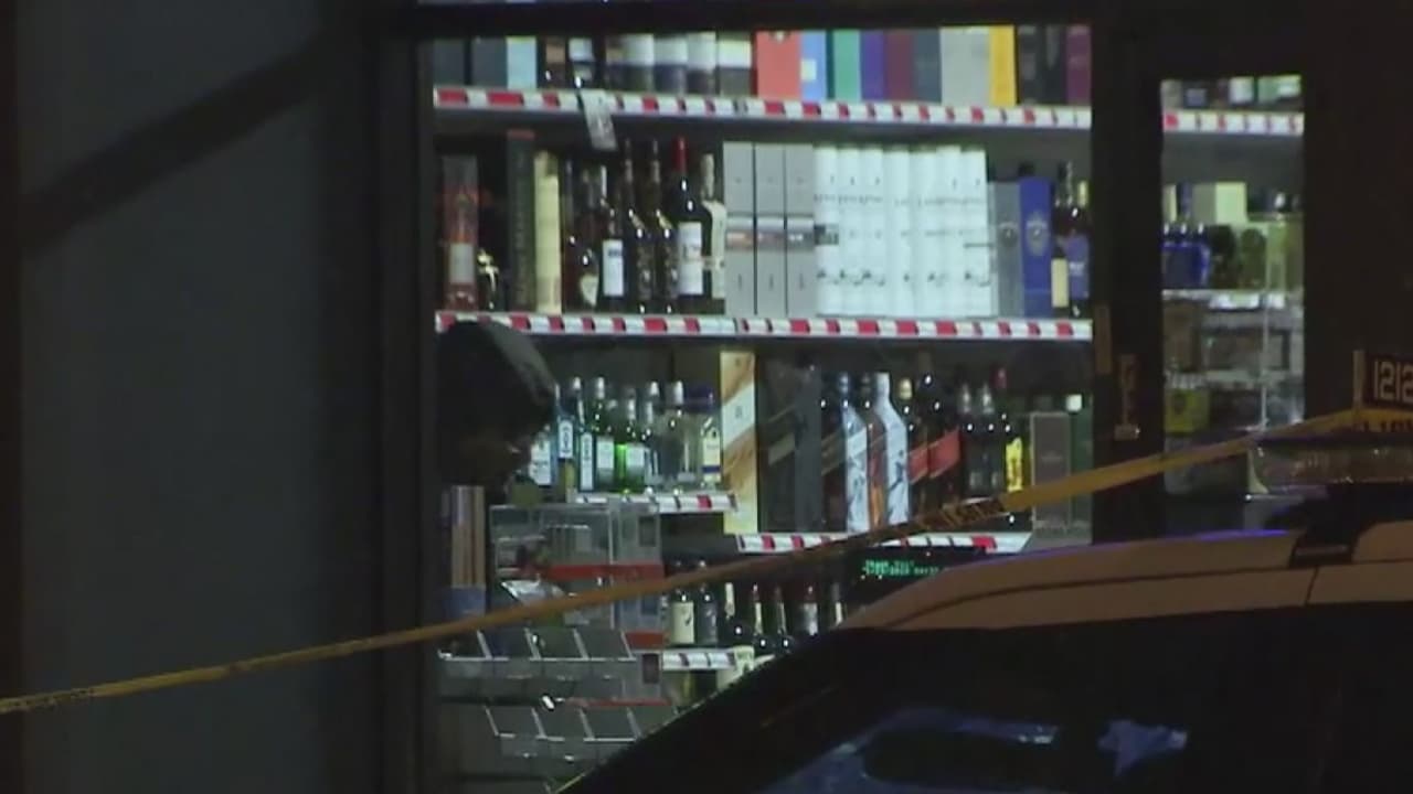 Reportan que dos hombres irrumpieron en una licorera de Chicago y se llevaron un cajero electrónico