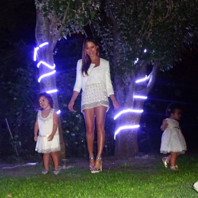 Lola Ponce no podría ser más feliz junto a sus princesas.